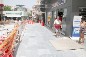 Προχωρούν οι εργασίες πλακόστρωσης στην Ίδης