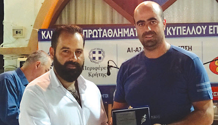 Ο Πολιτιστικός Σύλλογος Αυγενικής βράβευσε τον ομοσπονδιακό προπονητή ποδηλασίας Γιώργο Βαρβεράκη