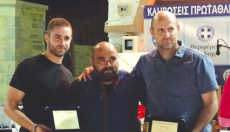 Ο Πολιτιστικός Σύλλογος Αυγενικής βράβευσε τον προπονητή και παλιό ποδοσφαιριστή Αντώνη Λεκάκη