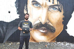 Αλέξανδρος Ραπτάκης, ο 32χρονος δημιουργός της προσωπογραφίας του Νίκου Ξυλούρη