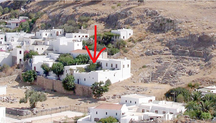  ένα σπίτι που χτίστηκε (στη Λίνδο) πάνω στο…αρχαίο θέατρο!