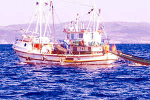 οι αντεγκλήσεις Ελλήνων και Τούρκων ψαράδων