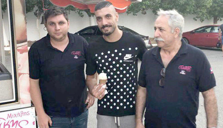 το ζαχαροπλαστείο Πλατάκης στις Πατέλες (οι ιδιοκτήτες είναι γνωστοί φίλοι του ΟΦΗ), βρέθηκε χθες στο Βαρδινογιάννειο Αθλητικό Κέντρο και δρόσισε τους παίκτες με ιδιαίτερες γεύσεις παγωτού