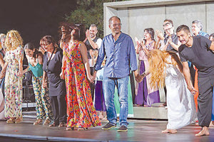 Η θεατρική ομάδα του Δήμου Σητείας με τον Ερωτόκριτο σε συνεργασία με τη φιλαρμονική ορχήστρα