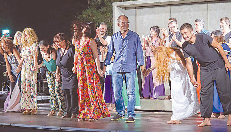 Η θεατρική ομάδα του Δήμου Σητείας με τον Ερωτόκριτο σε συνεργασία με τη φιλαρμονική ορχήστρα