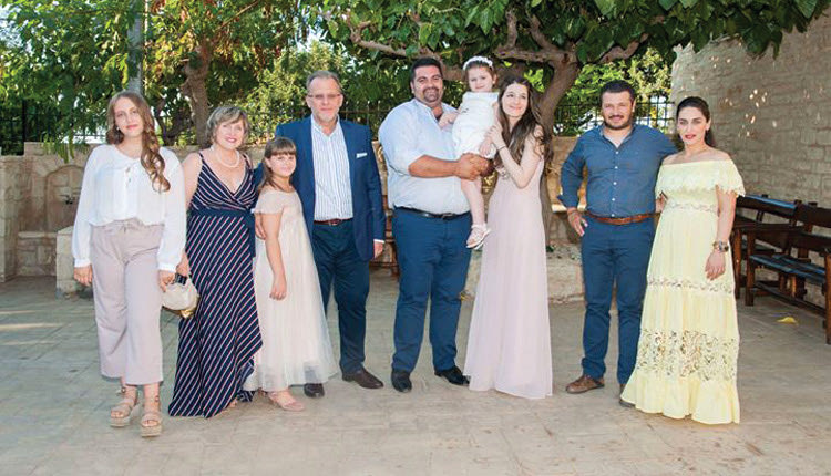  η βάπτιση της κόρης του περιφερειακού συμβούλου Σταύρου Τζεδάκη στον Αήμωνα, που έφερε κόσμο και ντουνιά πολιτικών στελεχών στο γραφικό χωριό του Μυλοποτάμου.