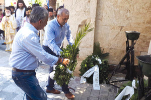 ο Σωκράτης Βαρδάκης, ο Σπύρος Δανέλλης, το στεφάνι και ο συμβολισμός