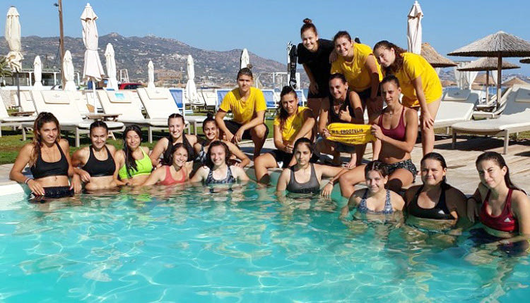 Στιγμές χαλάρωσης μετά την πρώτη εβδομάδα προπονήσεων της γυναικείας ομάδας ποδοσφαίρου του Εργοτέλη