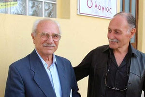 ο κ. Δημήτρης Μουδατσάκης, που πέρασε στα 84 του χρόνια στο Πανεπιστήμιο στη φωτογραφία με τον φίλο του, Αντώνη Σανουδάκη