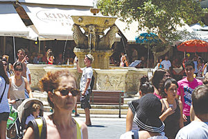 τουρίστες Ηράκλειο, λιοντάρια