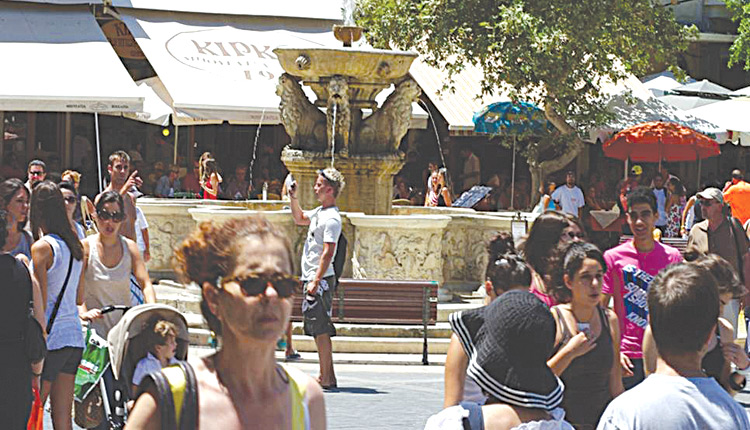 τουρίστες Ηράκλειο, λιοντάρια