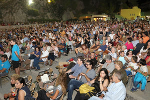 Παράσταση στο κηποθέατρο κόσμος