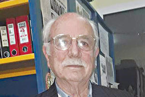 Διάσημος σε όλη την Ελλάδα έγινε με το κατόρθωμα του ο... φοιτητής πλέον κ. Δημήτρης Μουδατσάκης, ο οποίος κατάφερε να εισαχθεί πρώτος στο Πανεπιστήμιο Κρήτης, στο τμήμα Ιστορίας και Αρχαιολογίας, στο Ρέθυμνο.