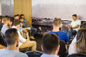 Συναντά τους νέους ο Λευτέρης Αυγενάκης