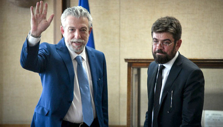 Κατά τη διάρκεια της τελετής παράδοσης παραλαβής στο υπουργείο Δικαιοσύνης ο απερχόμενος Υπουργός Σταύρος Κοντονής