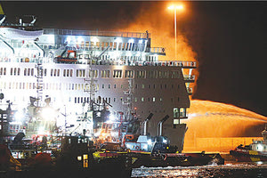 Στo πλοίο «Ελευθέριος Βενιζέλος» της ΑΝΕΚ από αδιευκρίνιστη αιτία ξέσπασε φωτιά στο γκαράζ Νο3 με τα φορτηγά.