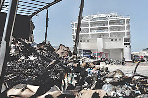 “ΕΛ. ΒΕΝΙΖΕΛΟΣ”: Έλιωσαν και οι νταλίκες στο γκαράζ!