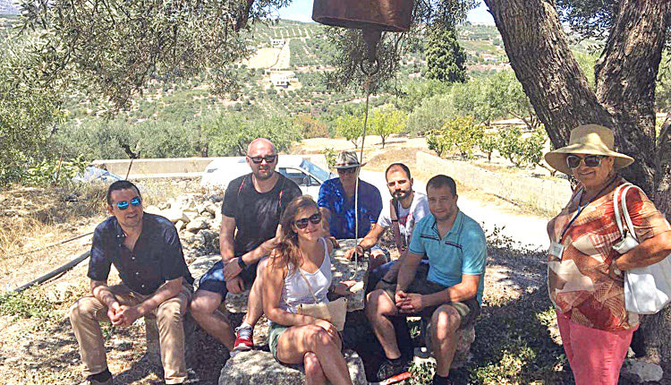 Τις ομορφιές της Κρήτης και του κρητικού αμπελώνα γνώρισαν επτά διεθνώς αναγνωρισμένοι σομελιέ. 