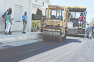 Την εργολαβία συντήρησης του αποκαλούμενου «δρόμου νεκροταφείου» που βρίσκεται στις Μοίρες του Δήμου Φαιστού, επισκέφθηκε ο αντιπεριφερειάρχης Ηρακλείου Ευρυπίδης Κουκιαδάκης.