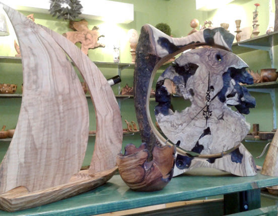 Στέλιος Καρτσωνάκης: Ο αστυνομικός από την Κρήτη που έγινε ξυλογλύπτης