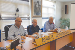 συνεδρίασης της Περιφερειακής Ένωσης Δήμων Κρήτης που συγκλήθηκε προκειμένου να αποτιμήσει τις βαριές απώλειες που καταγράφονται στο νησί μετά τις μεγάλες πυρκαγιές των τελευταίων ημερών.