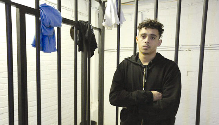 ο Daley Thompson  στη φυλακή της Νεάπολης