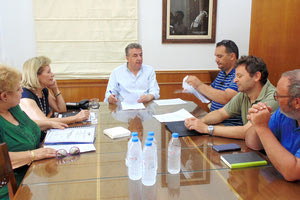 Σύμβαση με προϋπολογισμό 800.000 ευρώ για εργασίες συντήρησης του ηλεκτροφωτισμού στη νέα και παλαιά εθνική οδό υπέγραψε ο περιφερειάρχης Κρήτης Σταύρος Αρναουτάκης.