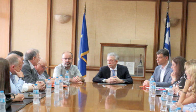 Τους ιατροδικαστές ευχαρίστησε ο κ. Κοντονής για το δύσκολο έργο τους με τα θύματα της φονικής πυρκαγιάς στο Μάτι. 