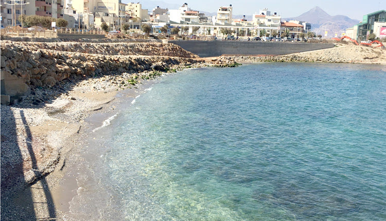 αναβίωση της παλιάς  χρήσης του κόλπου του Δερματά, όπου πριν από 50 χρόνια οι Ηρακλειώτες απολάμβαναν το μπάνιο τους, δρομολογεί  ο Δήμος Ηρακλείου, με την προσάμμωση της παραθαλάσσιας έκτασης,