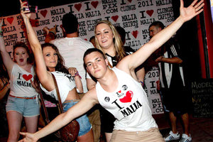 “Ανοικτή πληγή” για τα Μάλια οι νεαροί μεθυσμένοι Βρετανοί