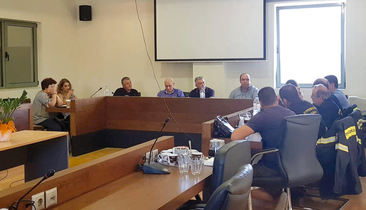 σύσκεψη για συντονισμό και δράσεις πυροπροστασίας έγινε χθες στο Δημαρχείο Αρχανών Αστερουσίων στα Πεζά. Με τη συμμετοχή  των Δήμων Αρχανών Αστερουσίων, Βιάννου, και Μινώα Πεδιάδος