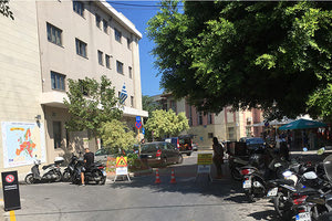 ο δήμος έκλεισε την κυκλοφορία στην οδό Χατζημιχάλη – Γιάνναρη