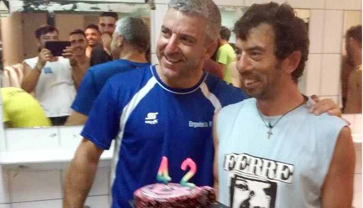 Τούρτα-έκπληξη για την “ψυχή” των αποδυτηρίων της ομάδας, τον αγαπητό σε όλους Παναγιώτη Γραμματικάκη,