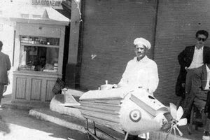 ΦΩΤΟ ΗΜΕΡΑΣ: Παπαμόρος ο παγωτατζής