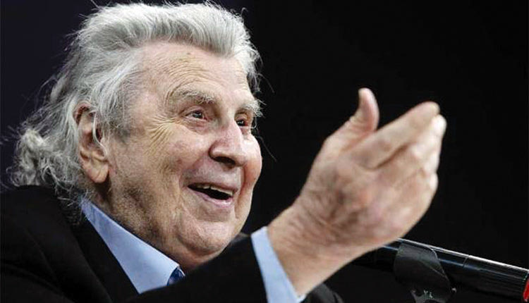 ο Μίκης Θεοδωράκης