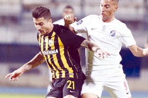 Ο Μάκο (δεξιά) με τον Κονέ στο ματς Κυπέλλου της Καλλιθέας με την ΑΕΚ