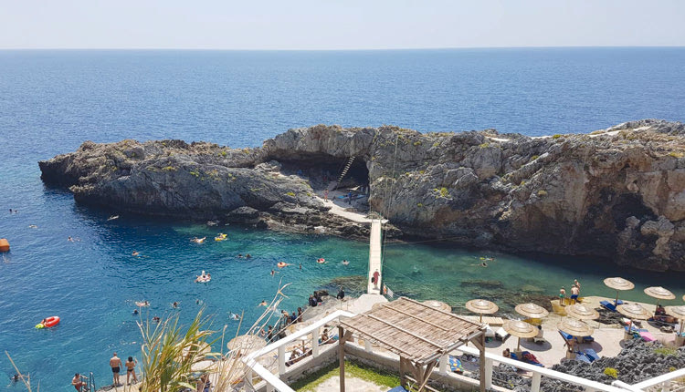 η μαγευτική παραλία Καλυψώ κοντά στον Πλακιά