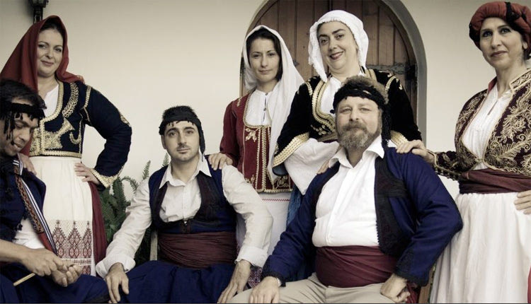 παράσταση της χορευτικής ομάδας του Λαογραφικού Συλλόγου «Χοροδρώμενα»