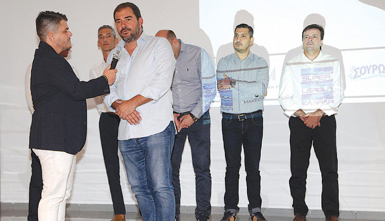 Κάλεσμα για περισσότερη στήριξη απηύθυνε ο μέτοχος της ομάδας και οικοδεσπότης της βραδιάς Αντώνης Καράτζης στην παρουσίαση του ΟΦΗ