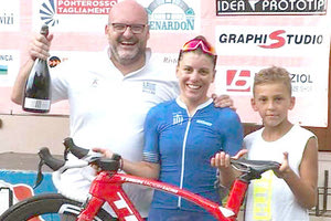 επανεμφάνιση της Αργυρώς Μηλάκη σε διεθνή ποδηλατικό αγώνα elite και συγκεκριμένα στον 23ο Γύρο της επαρχίας Πορντενόνε στην Ιταλία