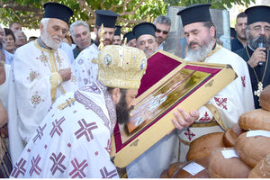 Η μνήμη του Αγίου Μύρωνα, επισκόπου Κρήτης του Θαυματουργού και πολιούχου και προστάτη της ομώνυμης κωμόπολης, γιορτάσθηκε προχθές παρουσία πλήθους πιστών.