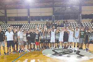 Η Ολλανδική ομάδα με παίκτες και παράγοντες του ΟΦΗ