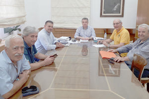 συνάντηση Ολοκαυτώματος στα Αμιρά με τον περιφερειάρχη Κρήτης, ο δήμαρχος Βιάννου κ. Παύλο Μπαριτάκη και τα μέλη του Δ.Σ. της Ένωσης Θυμάτων Ολοκαυτώματος Βιάννου