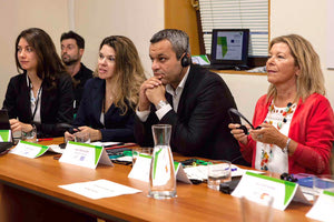 Ο Χάρης Μαμουλάκης και η Λένα Καργάκη συμμετείχαν στη συνάντηση για τους “έξυπνους” κάδους