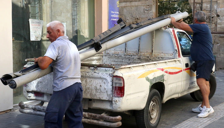 καθαιρέσεις των παράνομων κατασκευών στο κέντρο
