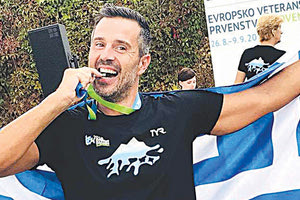 Ο Ηρακλειώτης Μ. Χουρδάκης με το μετάλλιο του