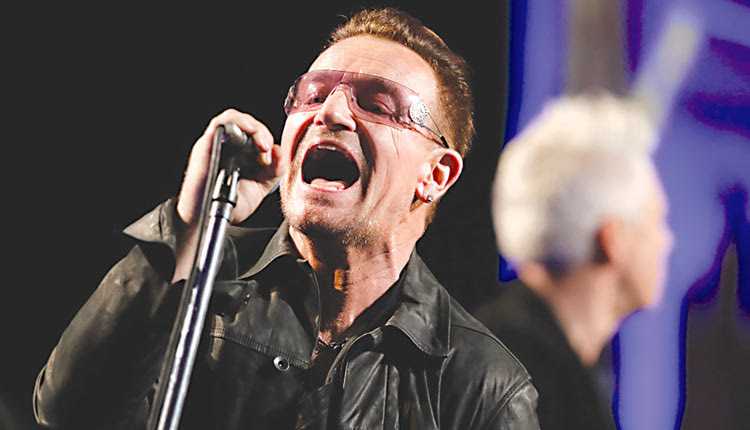 U2: ο τραγουδιστής Μπόνο 