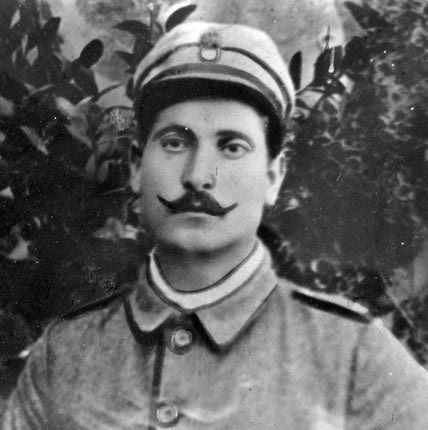 Ο Αριστείδης Κορναράκης του Ιωάννου ή Αριστής σκοτώθηκε από την έκρηξη βόμβας  στην είσοδο του σπιτιού του,  την Τετάρτη 6 Οκτωβρίου 1943