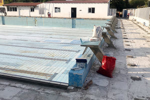 κολυμβητήριο Ηρακλείου: Ξηλώθηκαν όλα τα πλακάκια και από χθες τοποθετούνται νέα