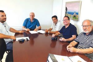 Συμβάσεις υπέγραψε ο δήμαρχος Βιάννου Παύλος Μπαριτάκης για την αποκατάσταση του Δημοτικού Σχολείου Αμιρών, αλλά και για την επισκευή και συντήρηση χώρου αναψυχής στην Έμπαρο